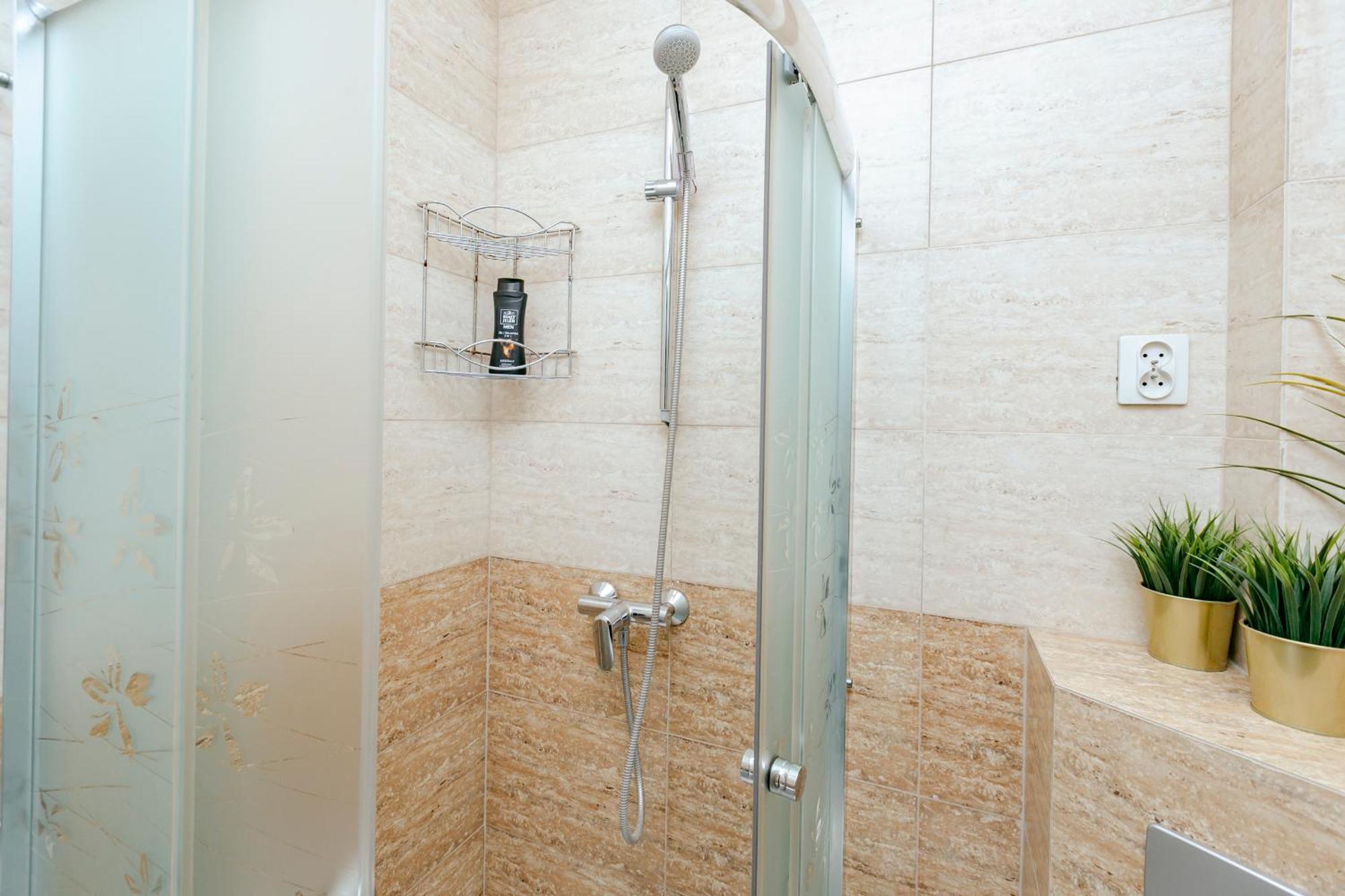 Plac Konstytucji 6 Orange - Apartament Dla 4 Osob - Bezplatny Parking - Free Parking - Piekny Widok Na Panorame Warszawy Varsovie Extérieur photo