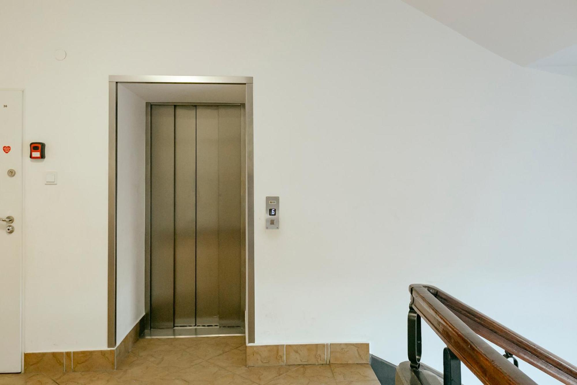 Plac Konstytucji 6 Orange - Apartament Dla 4 Osob - Bezplatny Parking - Free Parking - Piekny Widok Na Panorame Warszawy Varsovie Extérieur photo