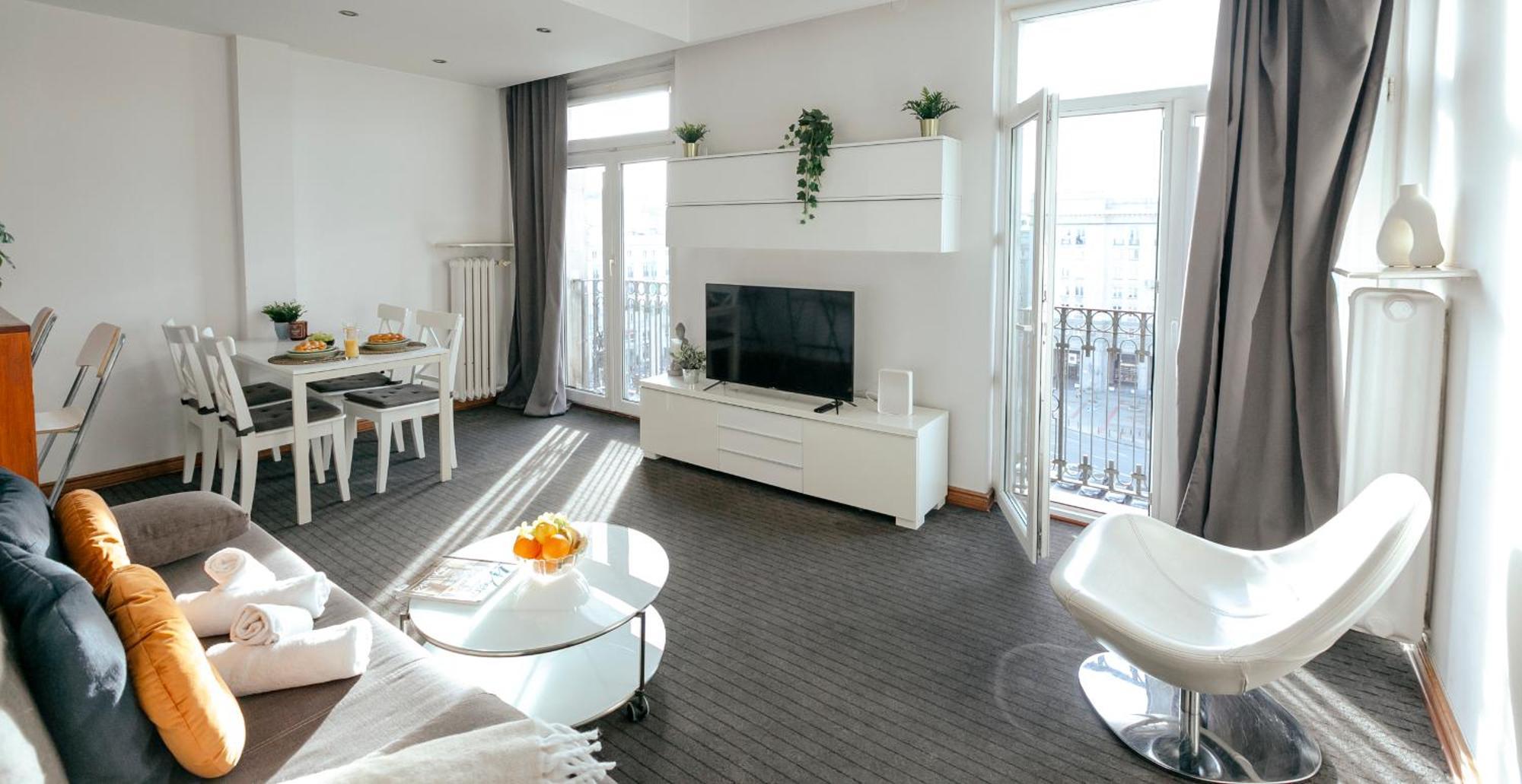 Plac Konstytucji 6 Orange - Apartament Dla 4 Osob - Bezplatny Parking - Free Parking - Piekny Widok Na Panorame Warszawy Varsovie Extérieur photo