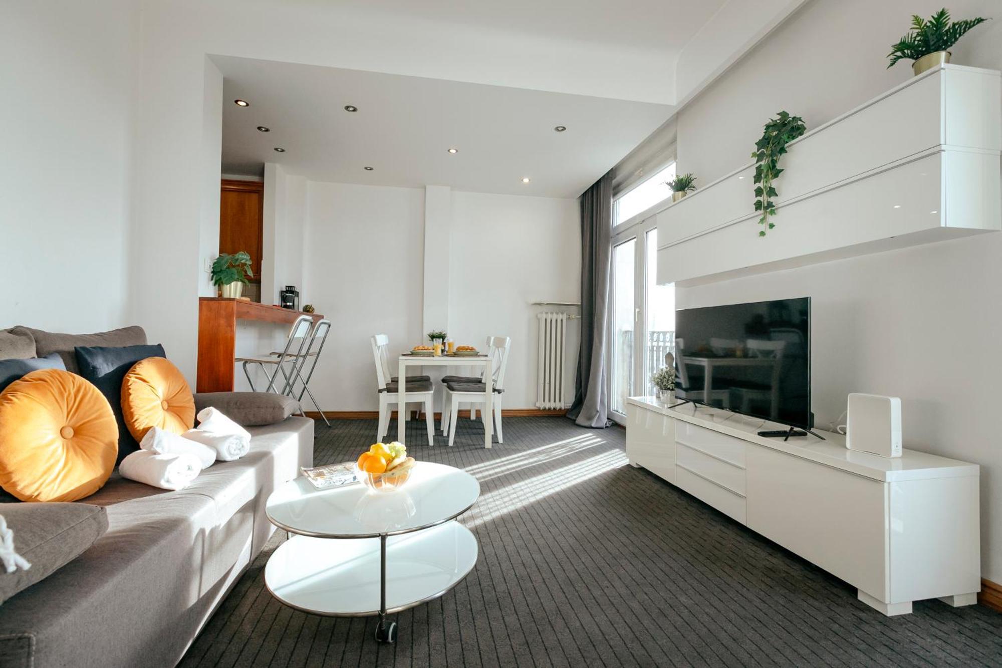 Plac Konstytucji 6 Orange - Apartament Dla 4 Osob - Bezplatny Parking - Free Parking - Piekny Widok Na Panorame Warszawy Varsovie Extérieur photo